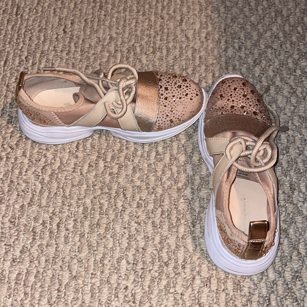 Beautiful rose gold sneakers. - Picture 4 of 6